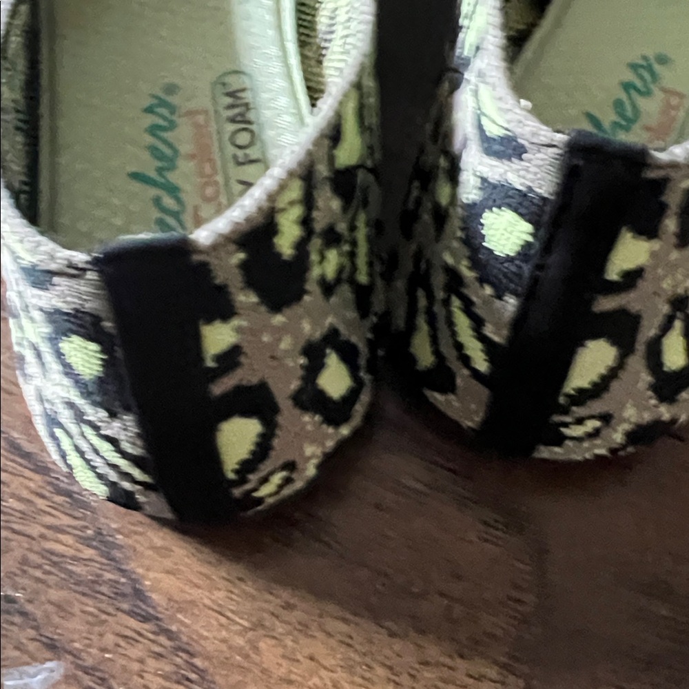 Skechers Green and Black Patterned Flats - Picture 5 of 9